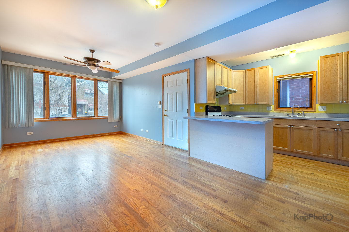 Property Photo: 3714 S Hermitage Avenue IL 60609