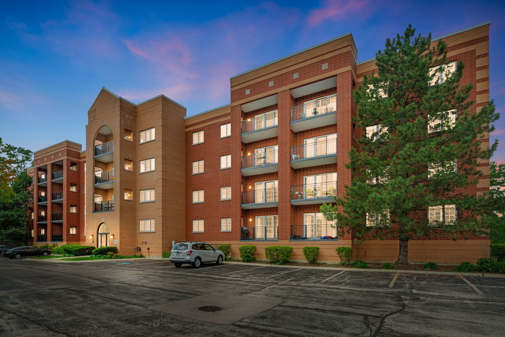 Property Photo:  55 S Hale Street 403  IL 60067 