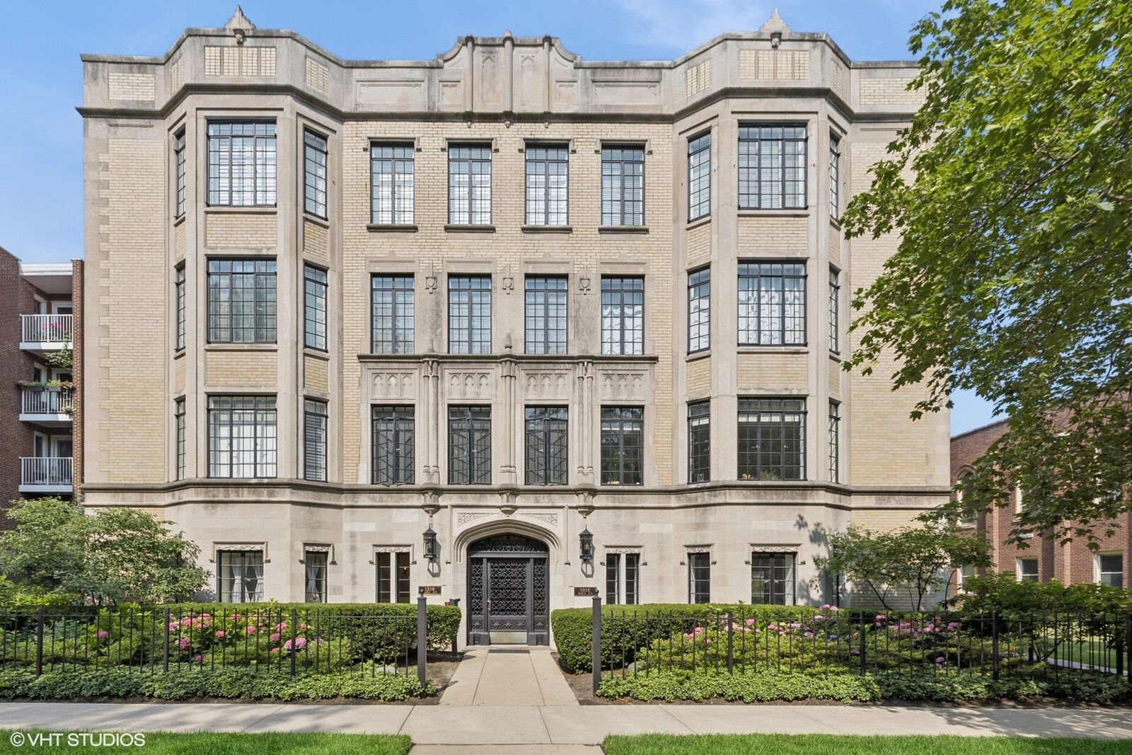Property Photo: 1316 Maple Avenue D3 IL 60201