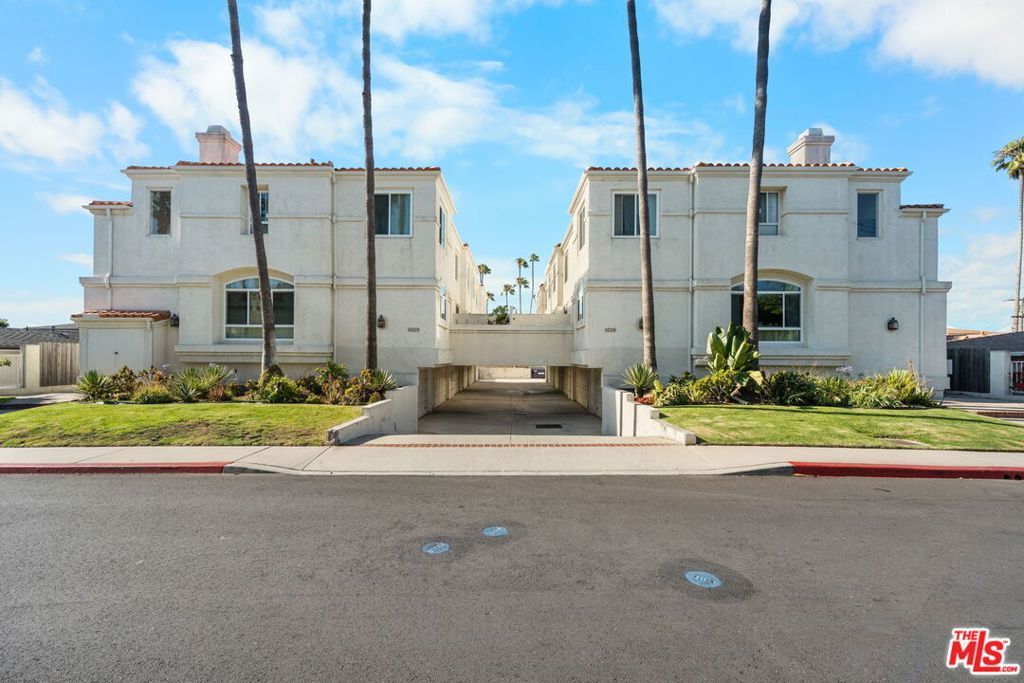 Property Photo:  1629 E Palm Avenue 7  CA 90245 