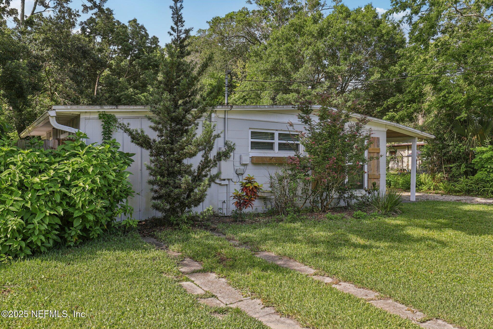 Property Photo: 243 Ravenswood Drive FL 32084