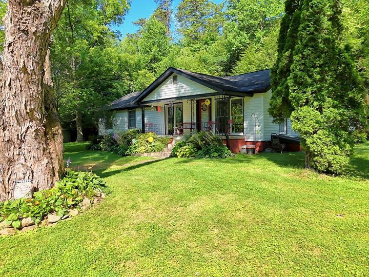 Property Photo:  820 Ash Loop Road  GA 30513