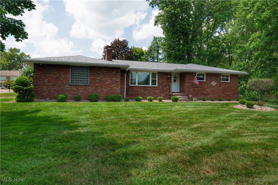 Property Photo: 1074 S Meridian Road OH 44509