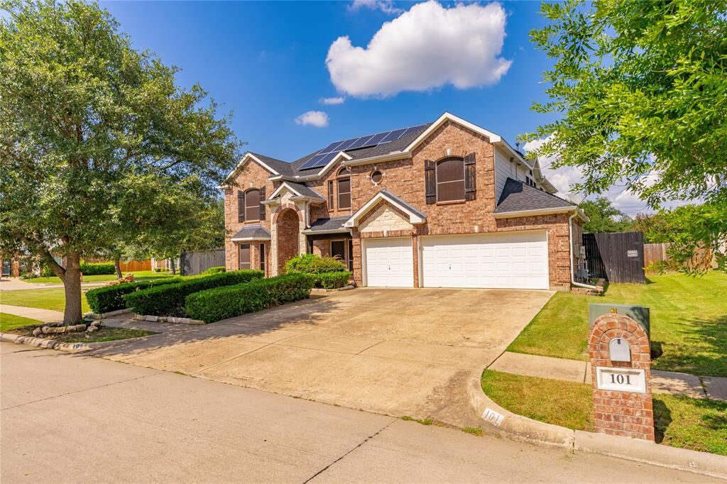 Property Photo: 101 Monticello Drive TX 76063