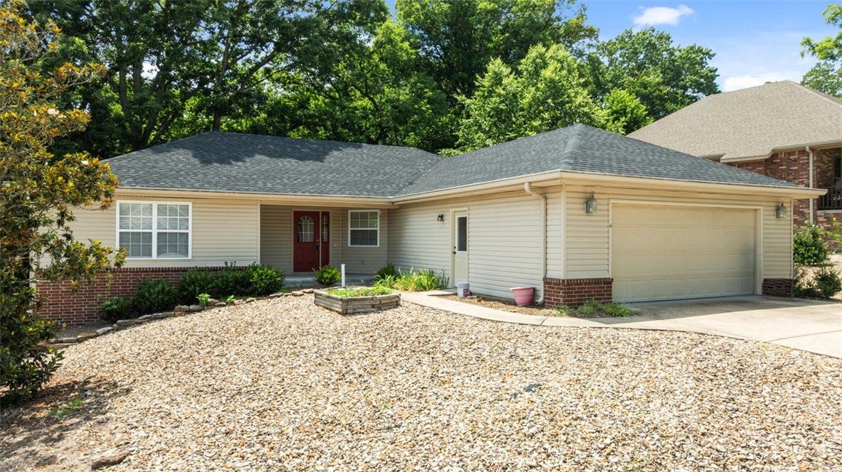 Property Photo:  4 Bewcastle Lane  AR 72714 