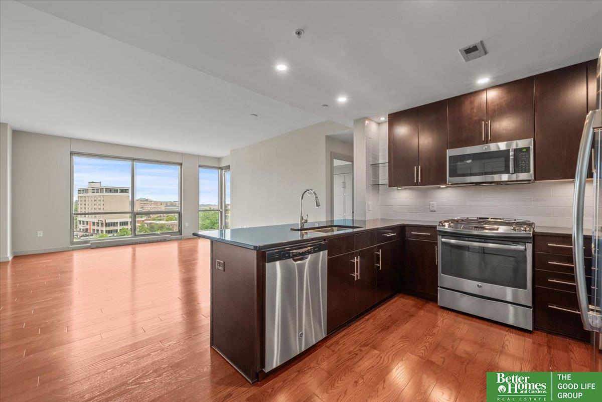 Property Photo: 3200 Farnam Court 3503 NE 68131
