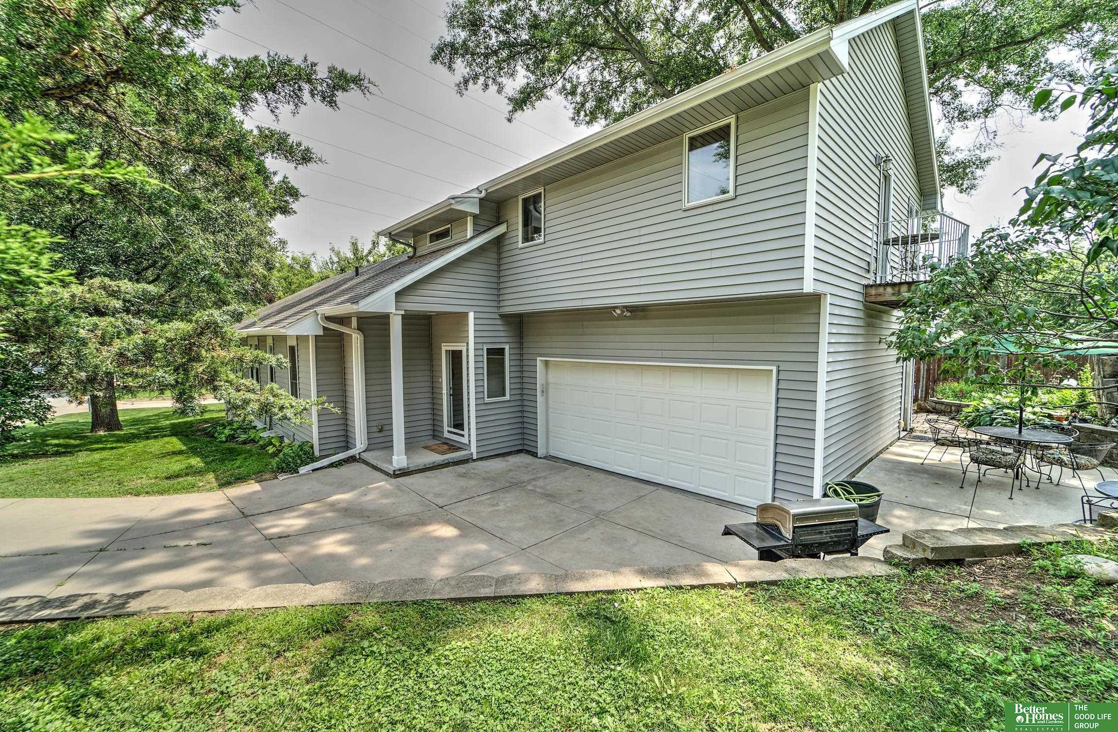 Property Photo: 1210 Prairie Avenue NE 68005