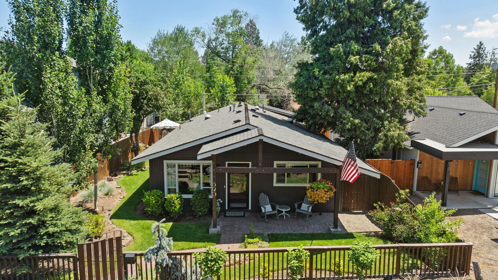 Property Photo: 820 NW 12th Street OR 97703