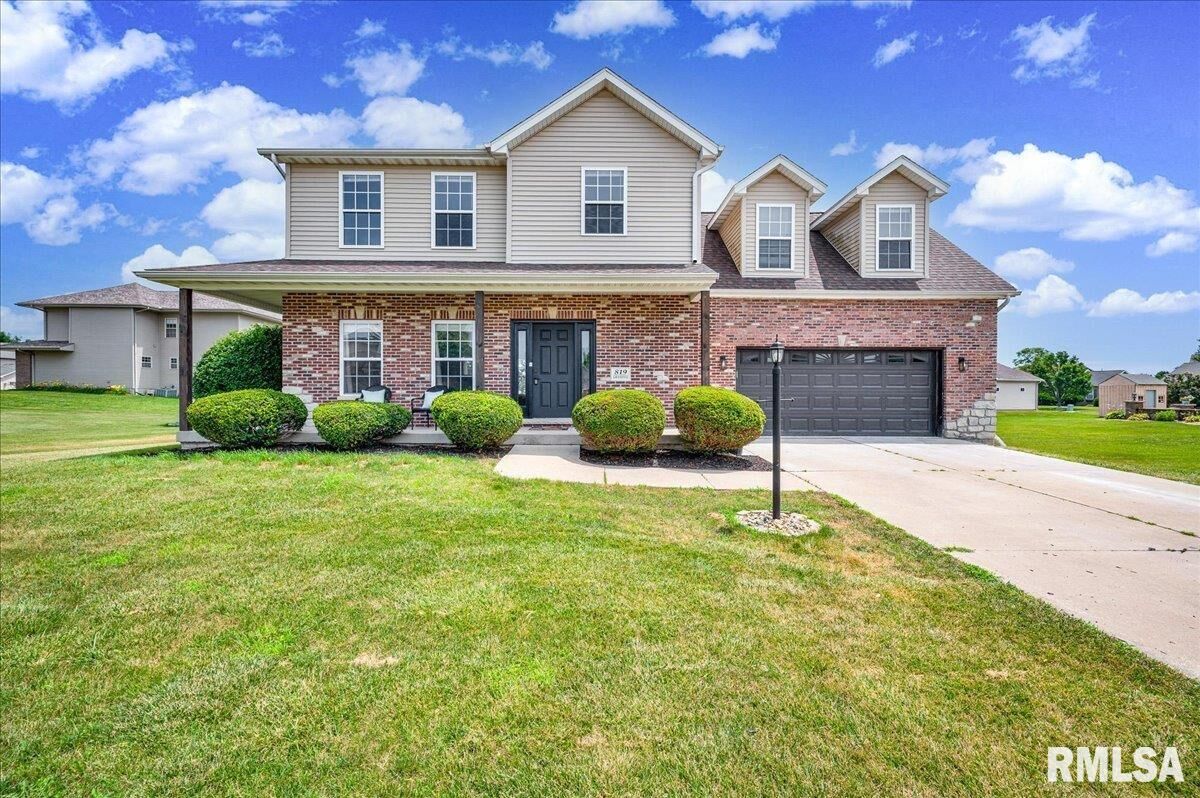 Property Photo:  819 Grandyle Drive  IL 61571 