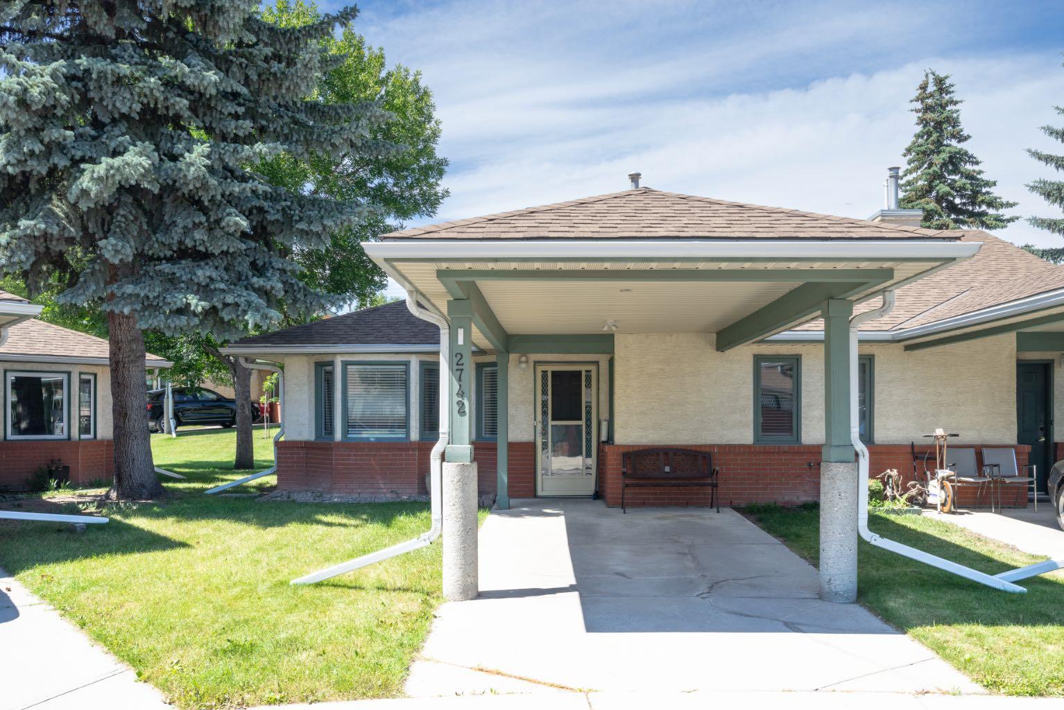 Property Photo: 2742 Dovely Park SE AB T2B 3G8