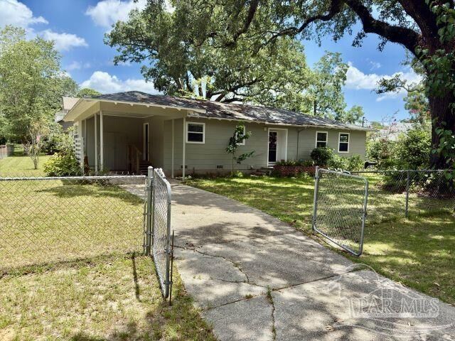Property Photo: 1400 E Mallory St FL 32503
