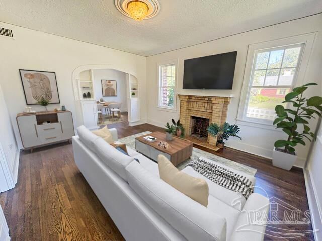 Property Photo: 2323 N 17th Ave FL 32503