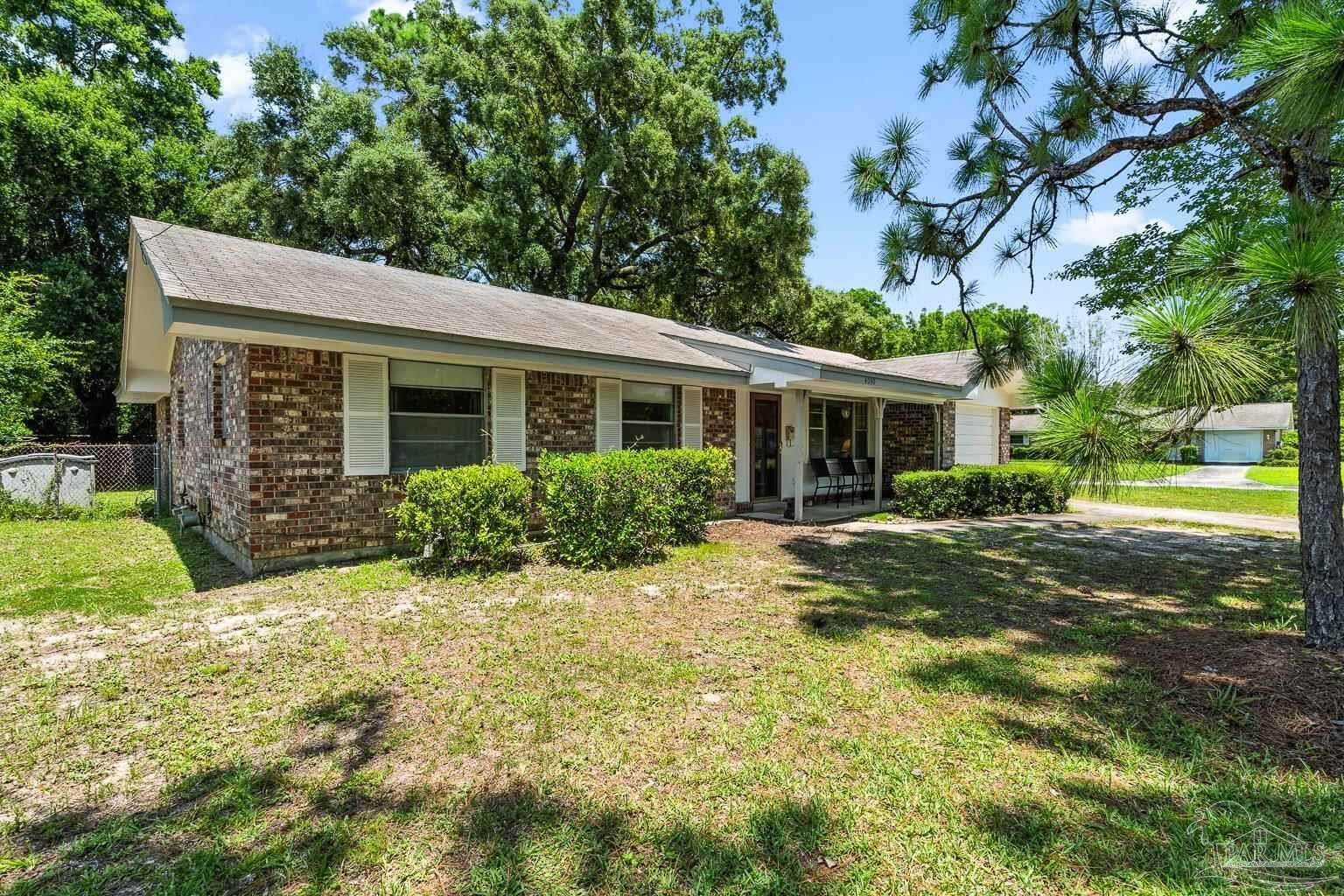 Property Photo: 4090 Arbutus Dr FL 32504