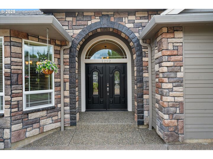 Property Photo:  1292 E Lucas St  WA 98629 