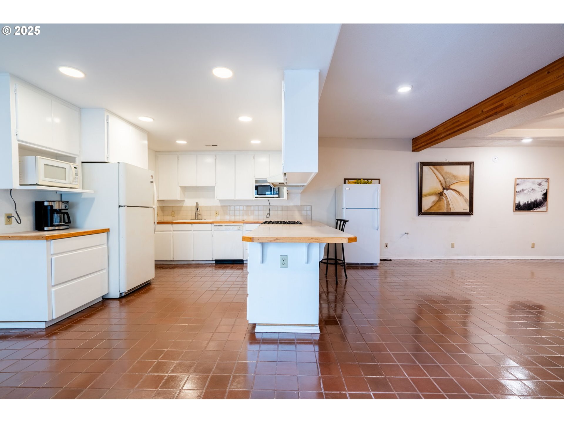 Property Photo: 10406 NE Fargo St OR 97220