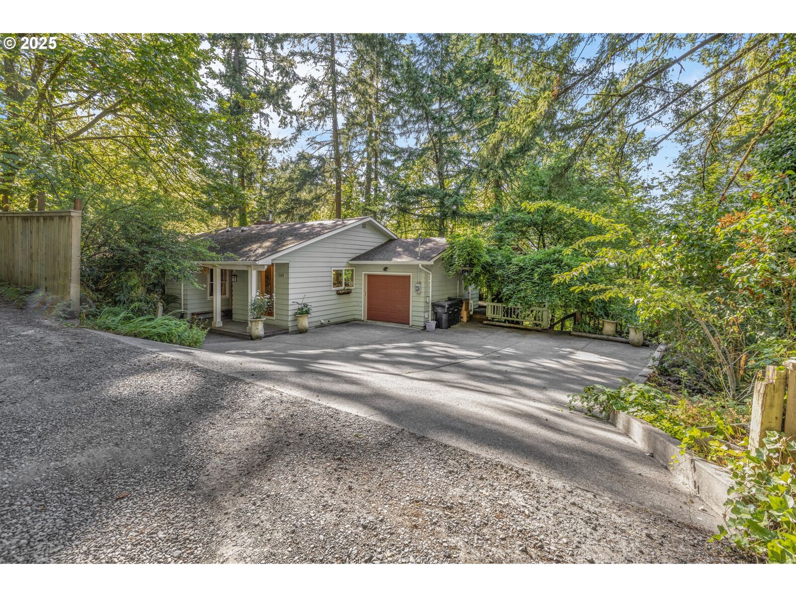 Property Photo:  3160 Whitten Dr  OR 97405 