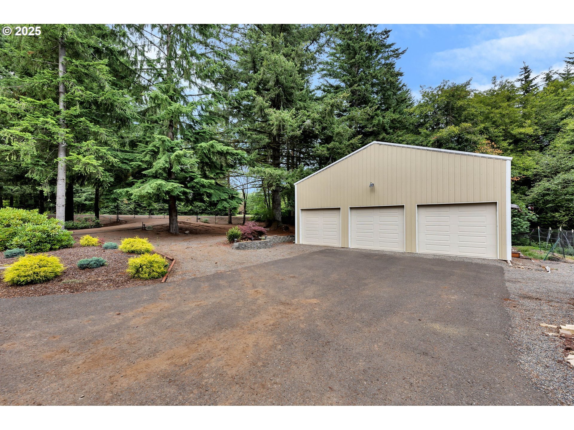 Property Photo: 40107 NE Miller Rd WA 98671