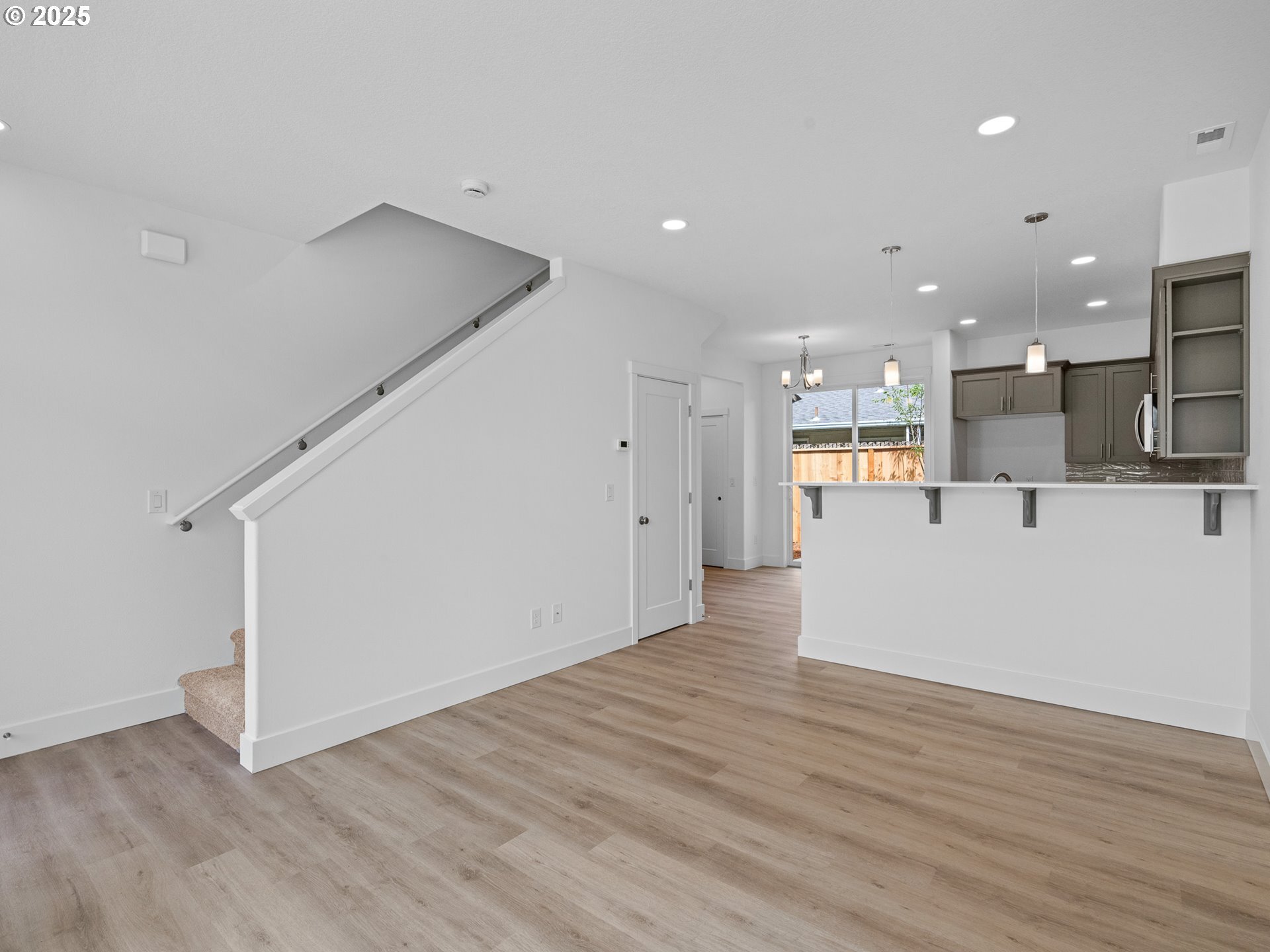 Property Photo: 7423 NE Fremont St OR 97213