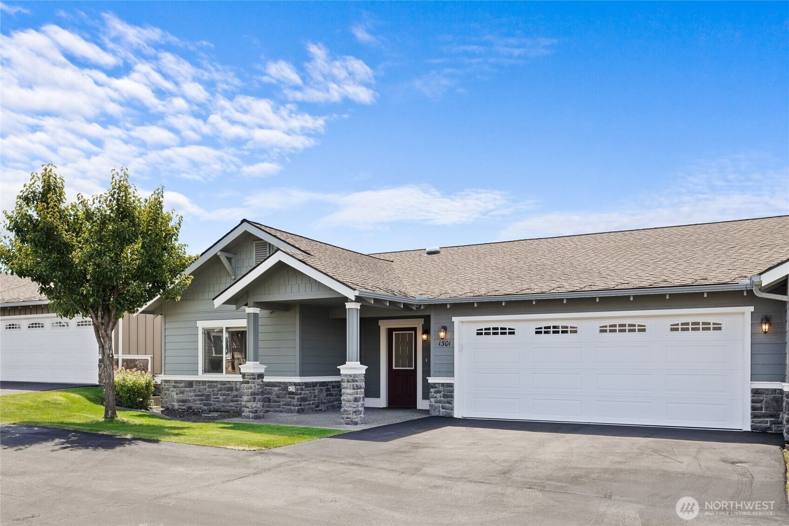 Property Photo:  803 S Willow Street 1301  WA 98926 