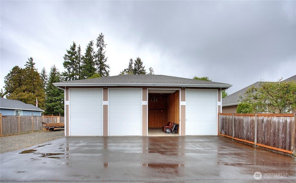Property Photo:  704  Stevens St  WA 98388 