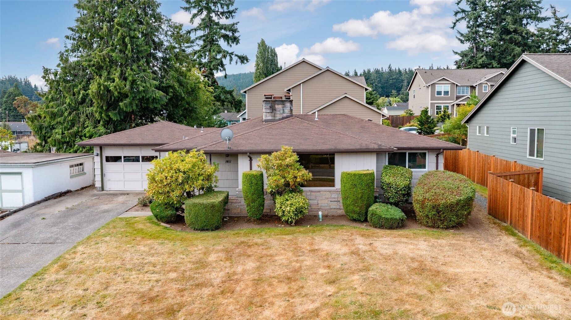 Property Photo:  1411  38th Street  WA 98221 
