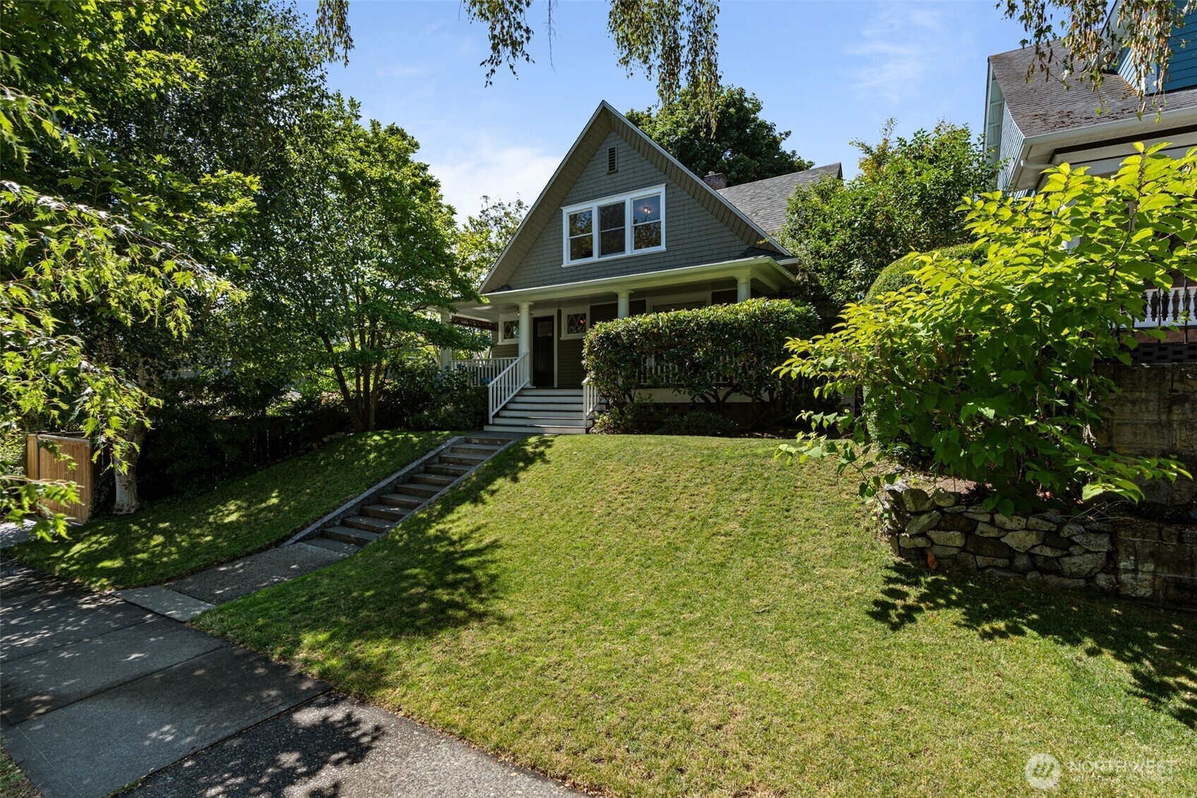 Property Photo: 208 N Yakima WA 98403