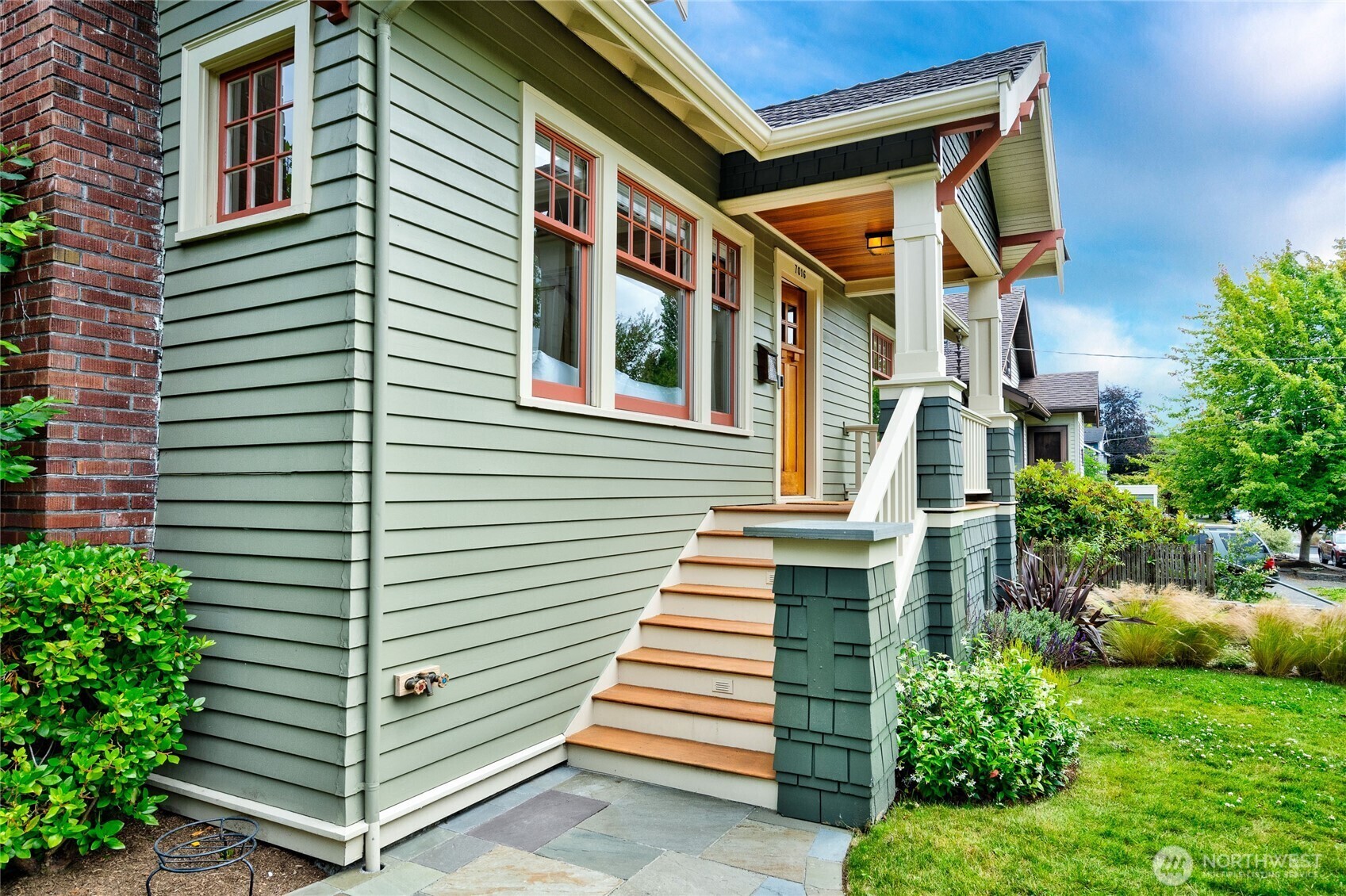 Property Photo: 7016 Fremont Avenue N WA 98103