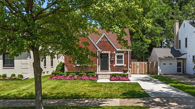 Property Photo: 1450 Hampton Road MI 48236