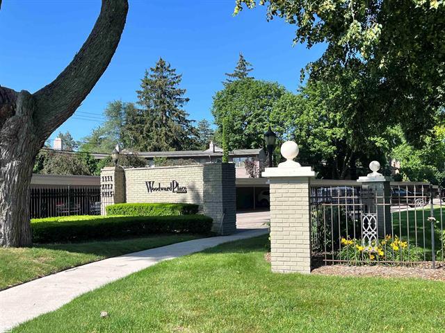 Property Photo:  1115 N Old Woodward Avenue  MI 48009 