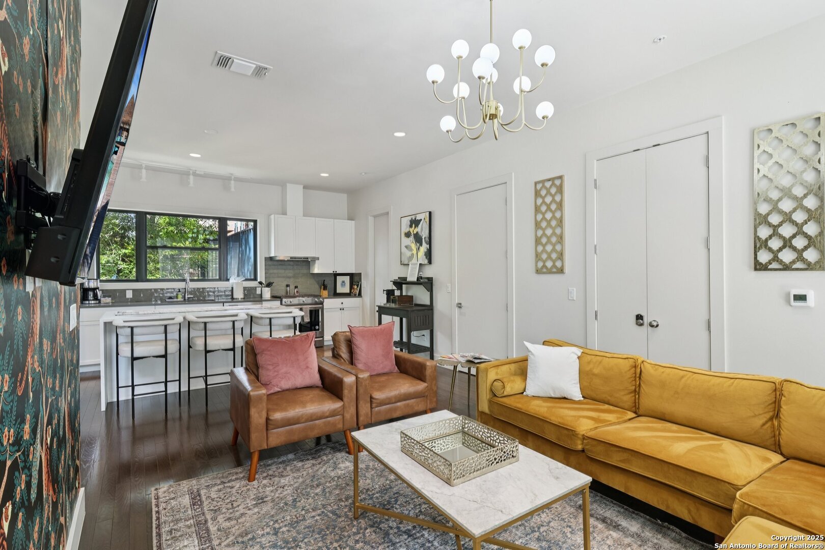 Property Photo: 318 W Grayson 303 TX 78212