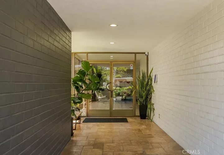 Property Photo: 419 N Oakhurst Drive 102 CA 90210