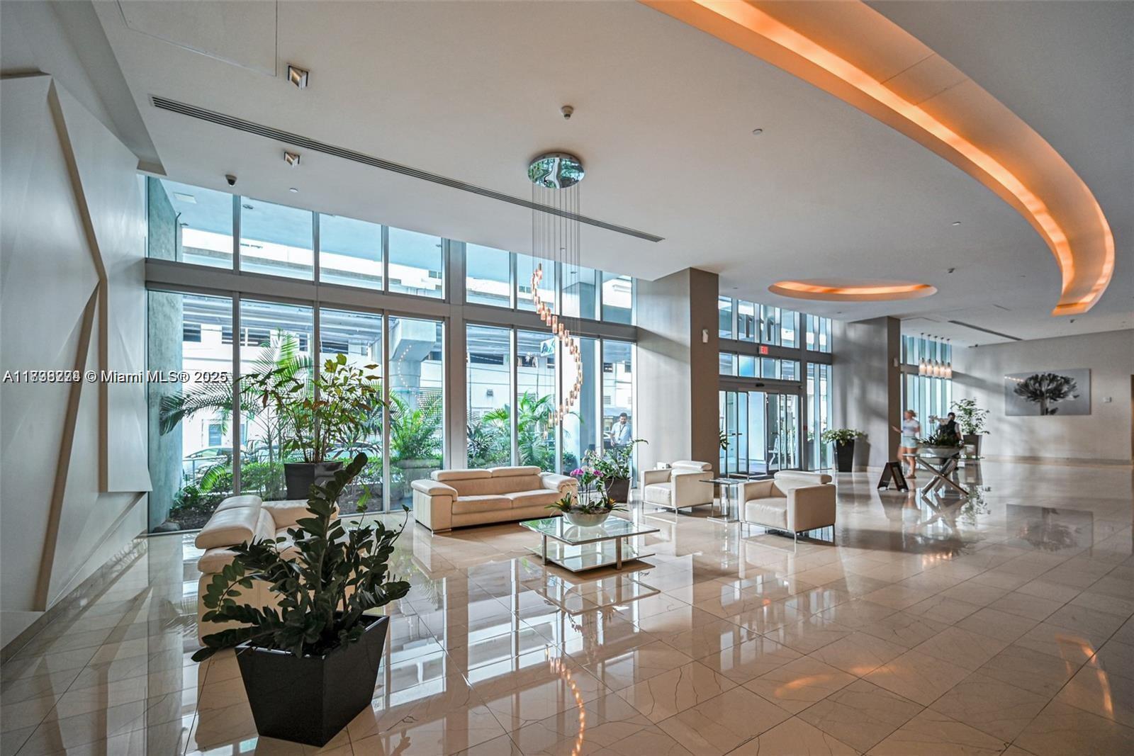 Property Photo: 1111 SW 1st Ave 2823-N FL 33130