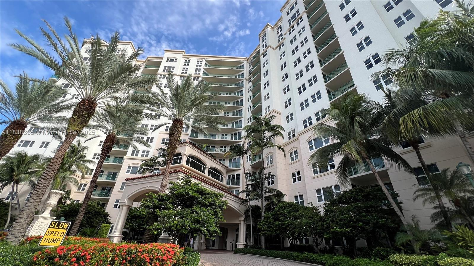 Property Photo: 19900 E Country Club Dr 1014 FL 33180