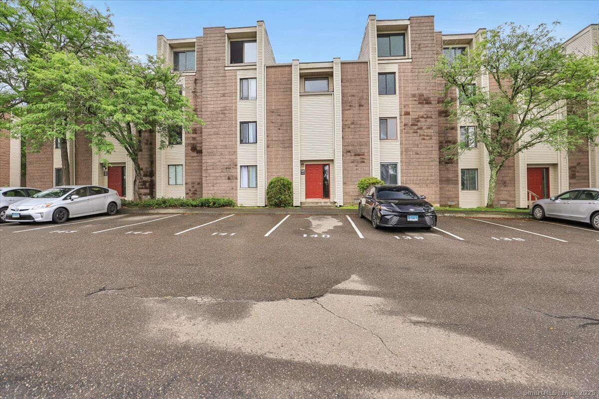 Property Photo:  142 Burgundy Hill Lane 142  CT 06457 