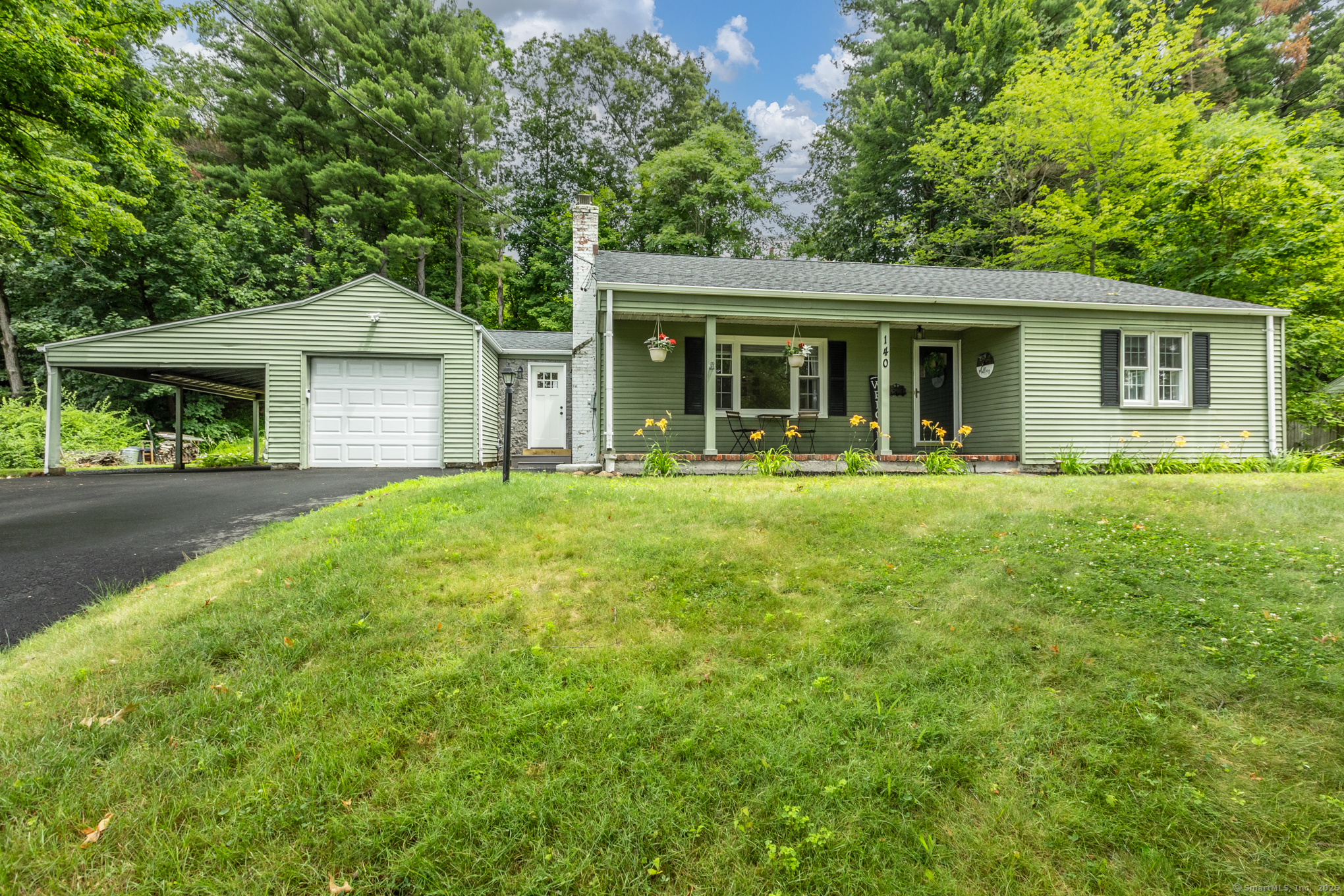 Property Photo: 140 Ridgewood Road CT 06118
