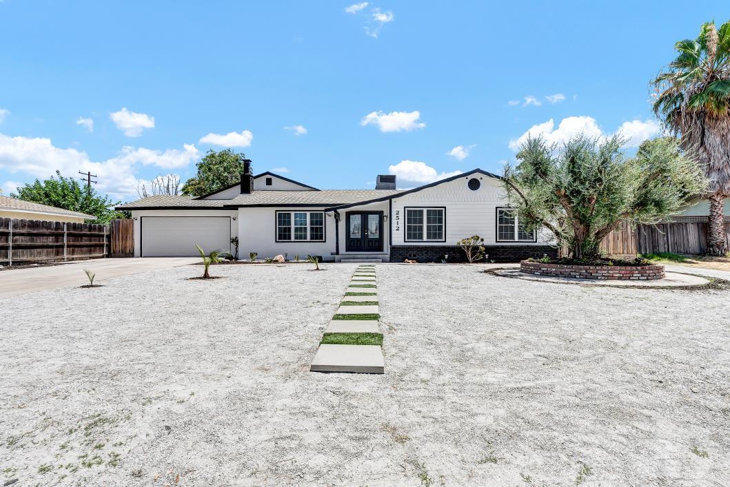 Property Photo: 2512 S Linwood Street CA 93277
