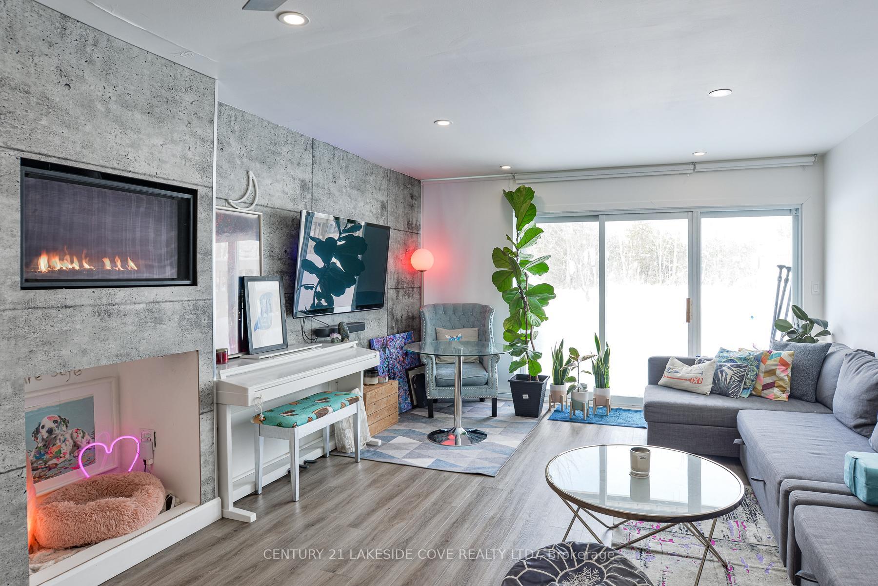 Property Photo:  4 Paradise Boulevard 19  ON L0K 1B0 