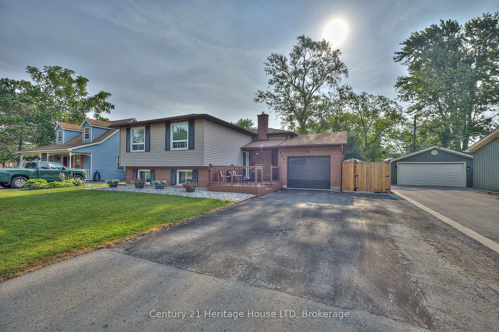 Property Photo:  564 Lakeside Road  ON L2A 4Y1 