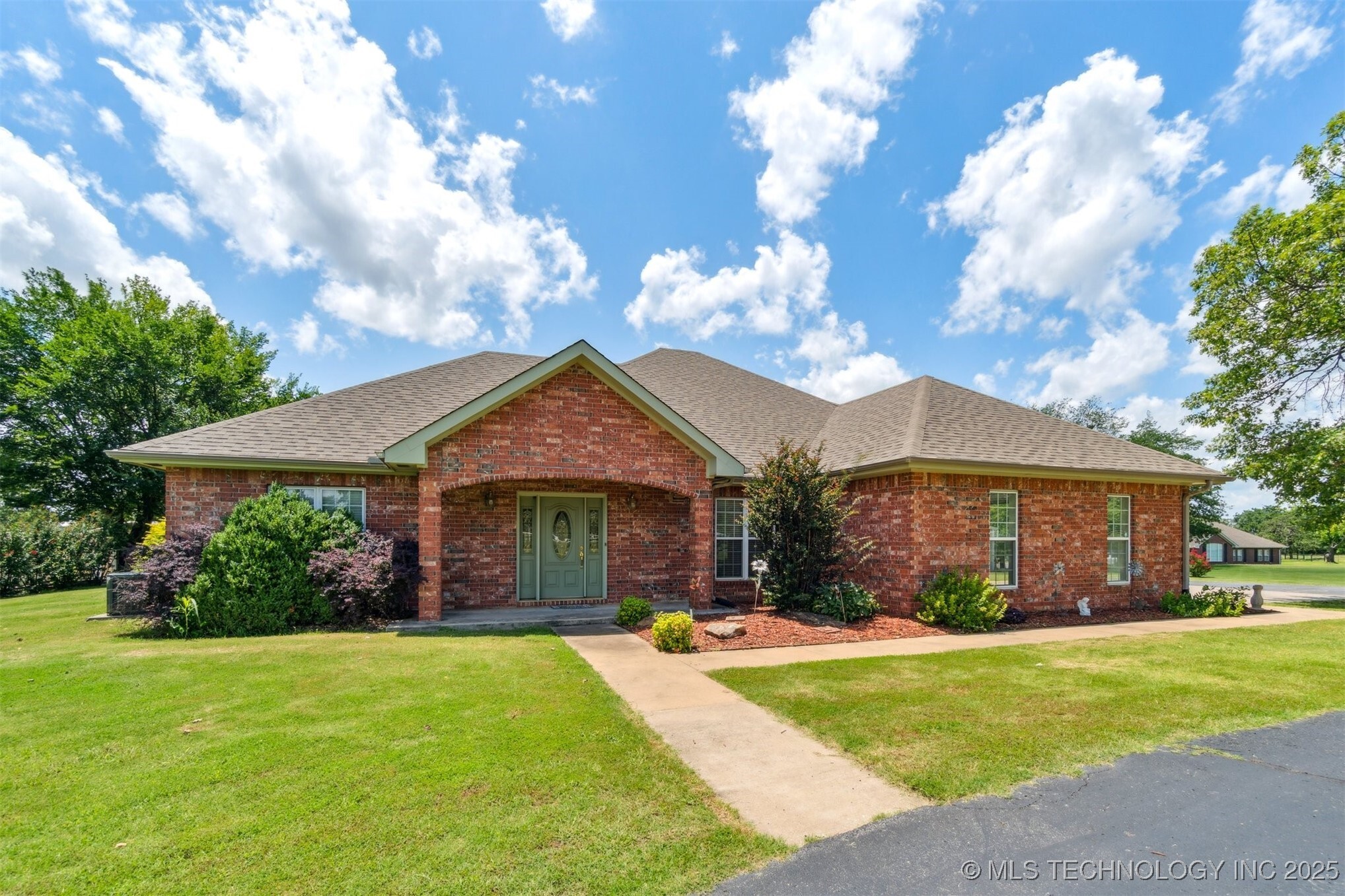 Property Photo: 1701 N Skinner Avenue OK 74030