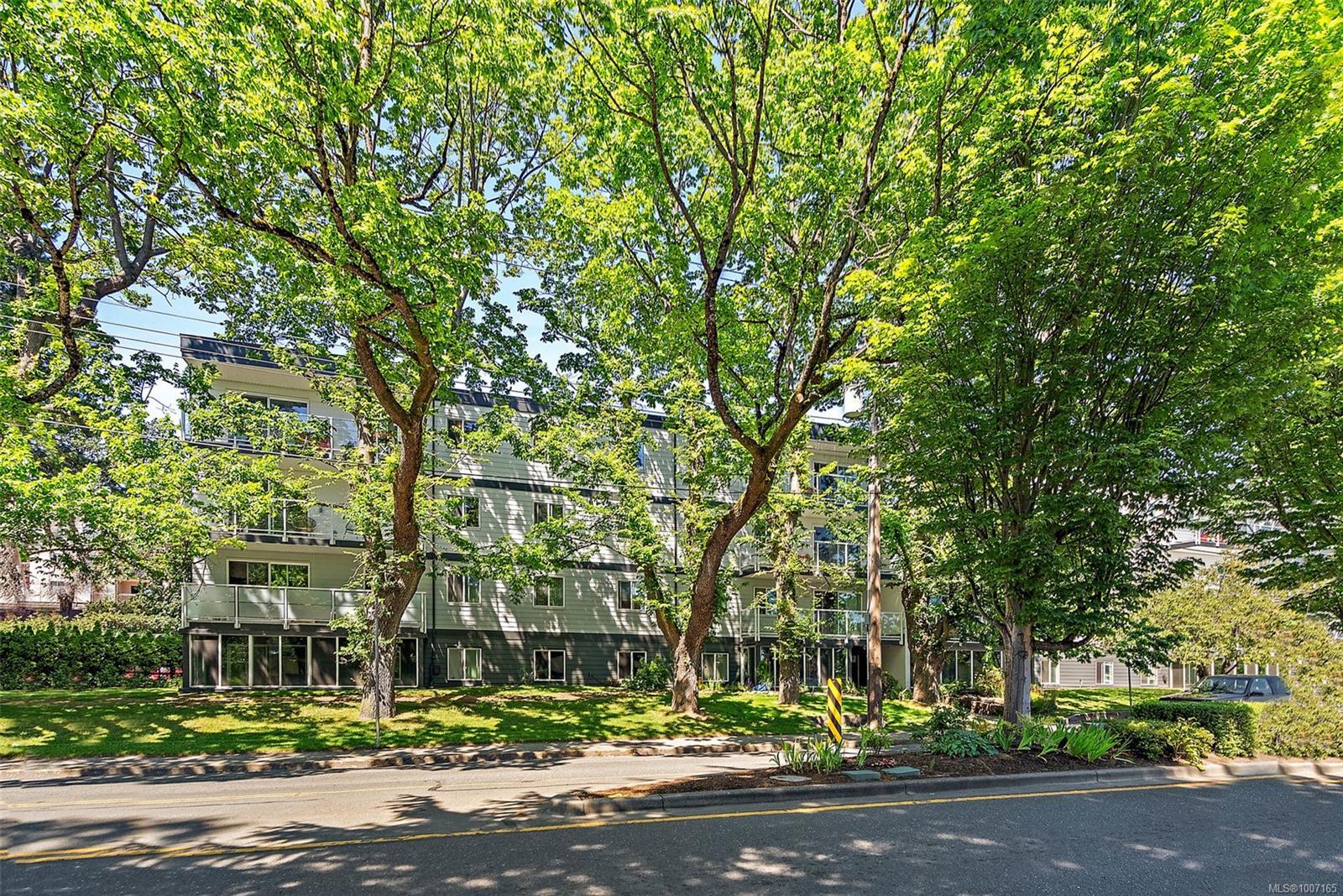 Photo de la propriété:  1124 Esquimalt Rd 307  BC V9A 3N4 