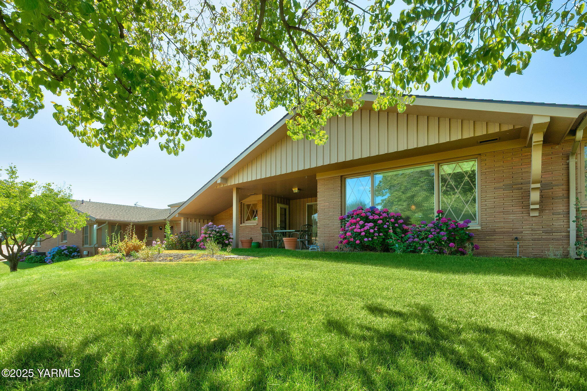 Property Photo: 3803 Eastview Dr WA 98902