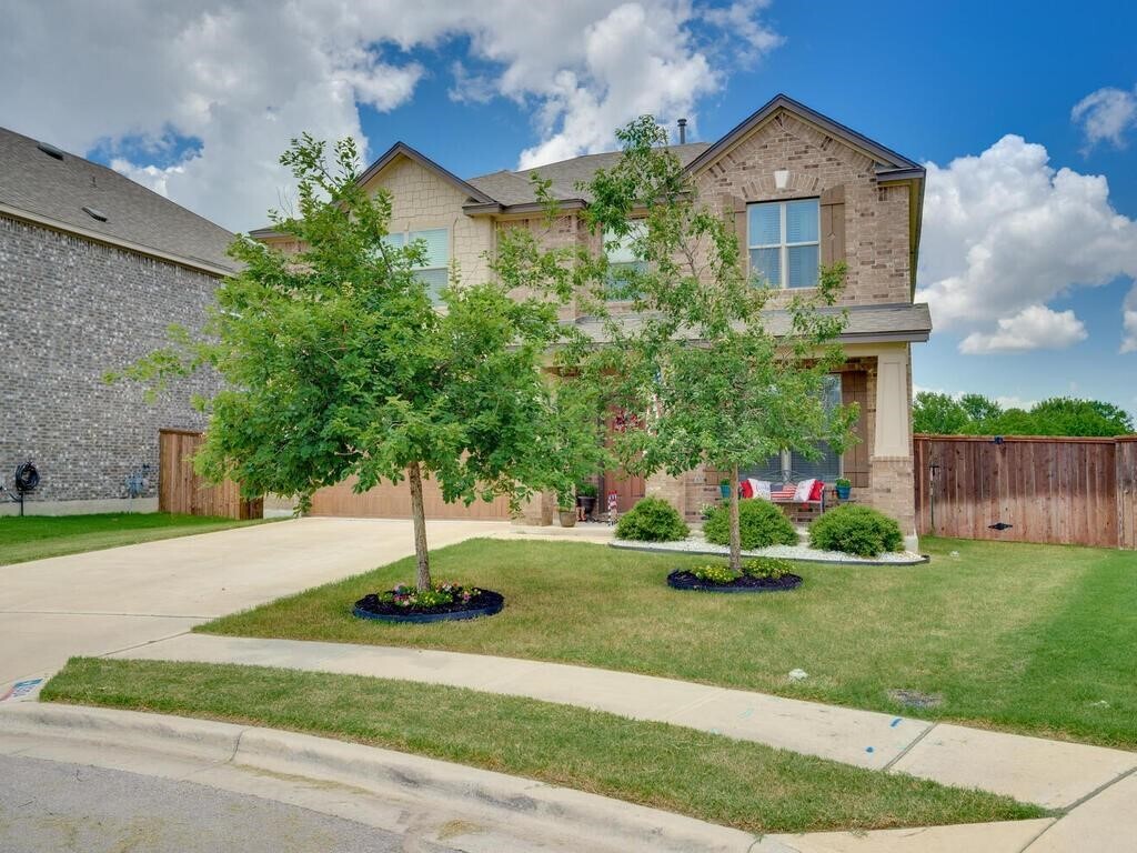 Property Photo: 1304 Decatur Court TX 78641