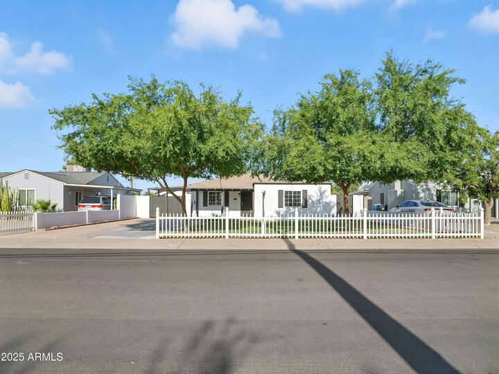 Property Photo: 4006 N 11th Avenue AZ 85013