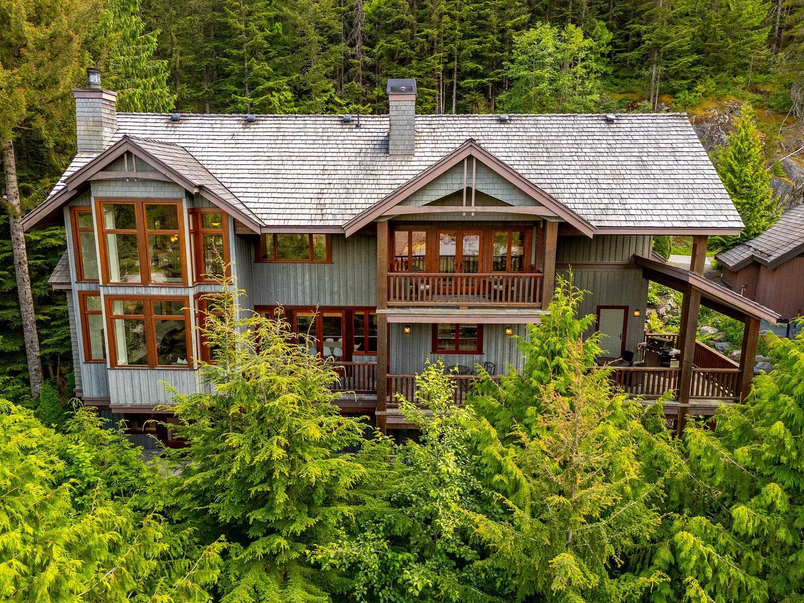Photo de la propriété:  1569 Tynebridge Lane  BC V8E 0A3 