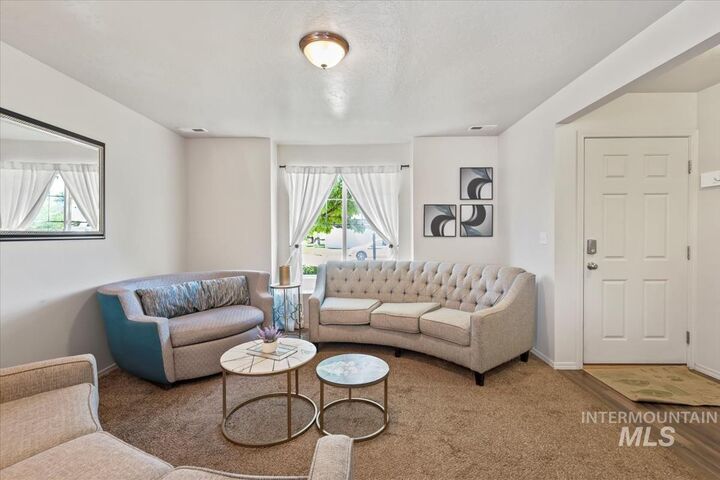 Property Photo: 602 N Carisbrooke Ave. ID 83642-5502