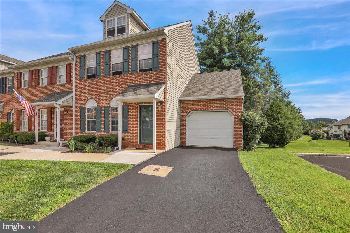 Property Photo: 17 Charlemont Court PA 19607