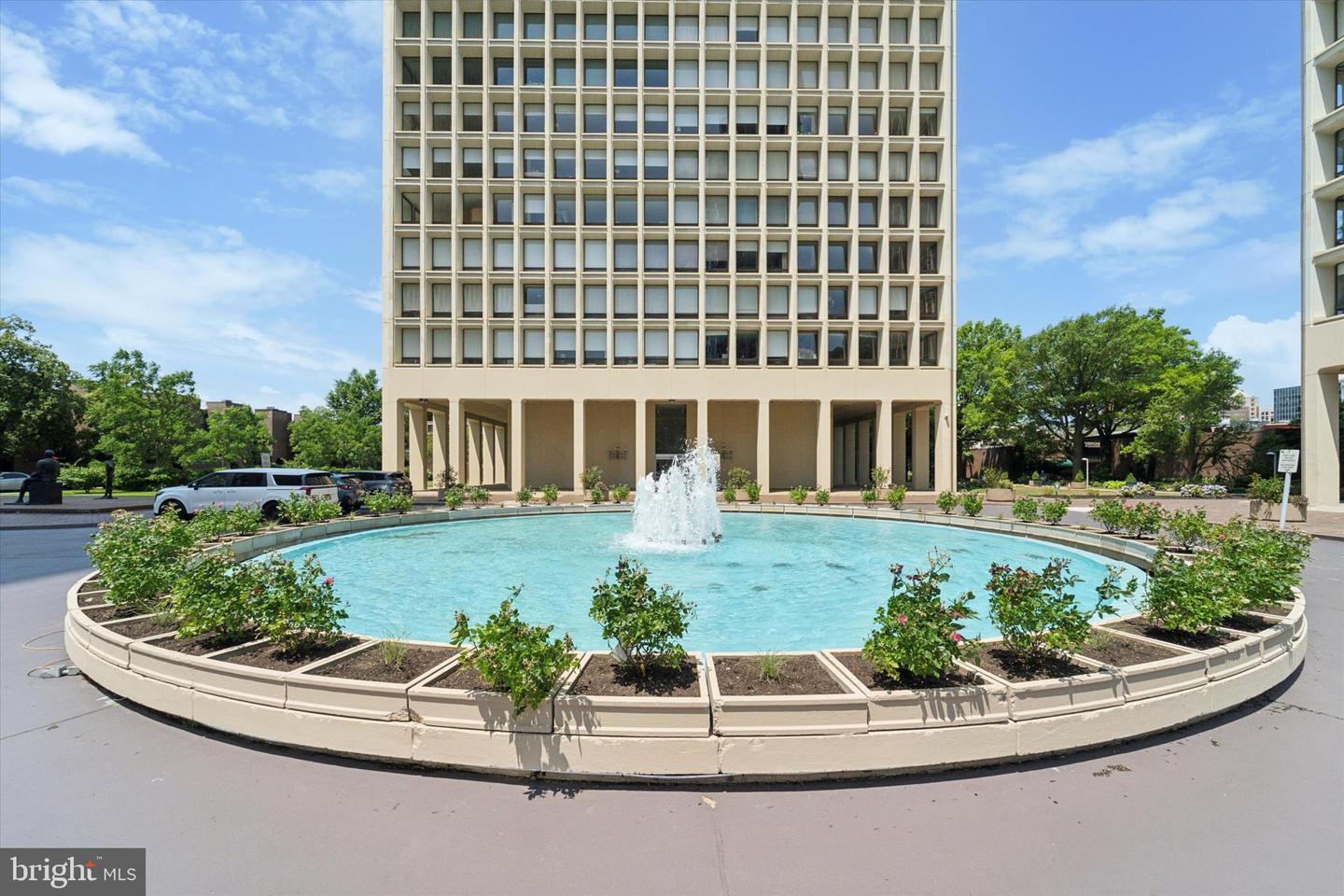 Property Photo: 210 Locust Street 19E PA 19106