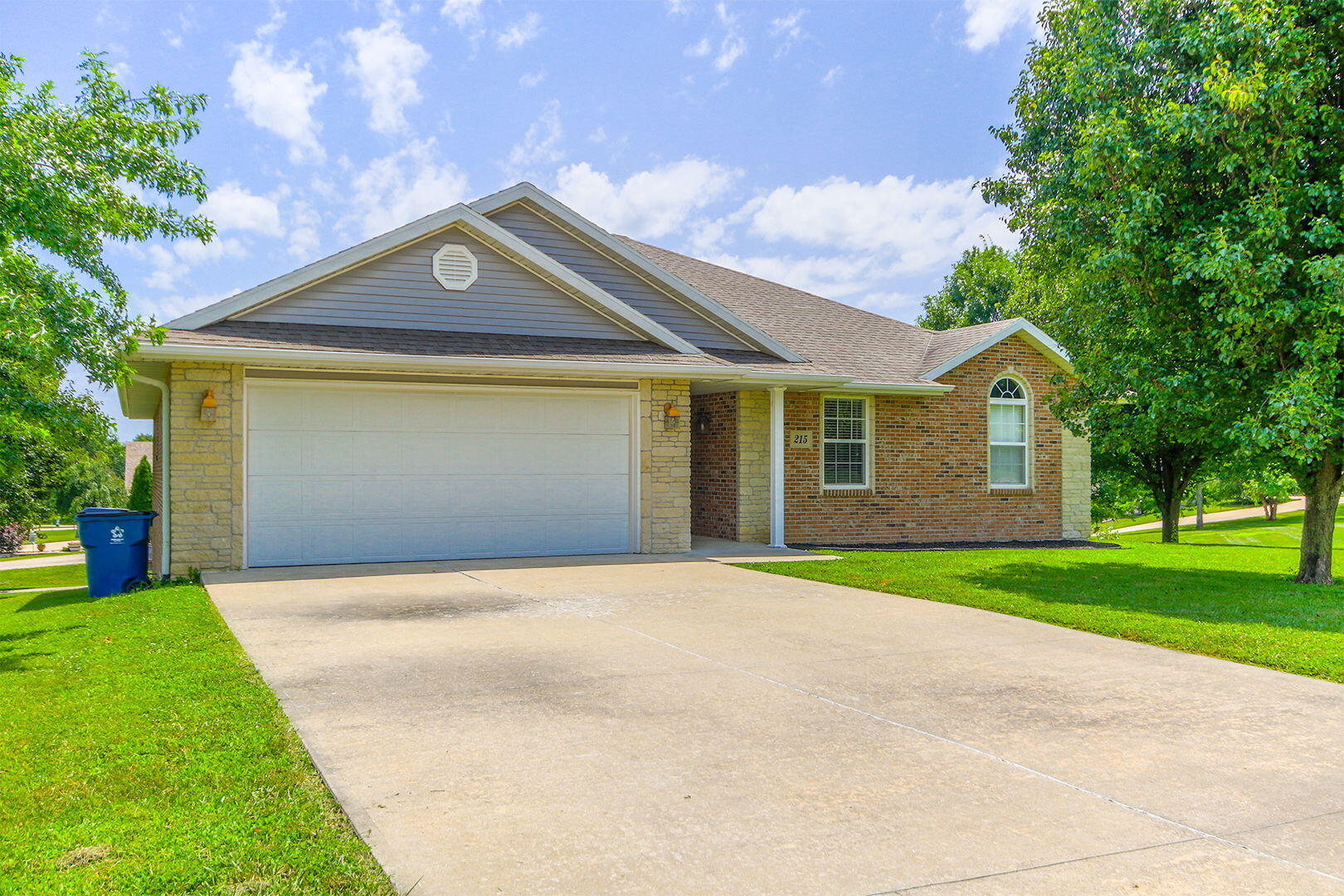 Property Photo: 215 Harwood St MO 65043