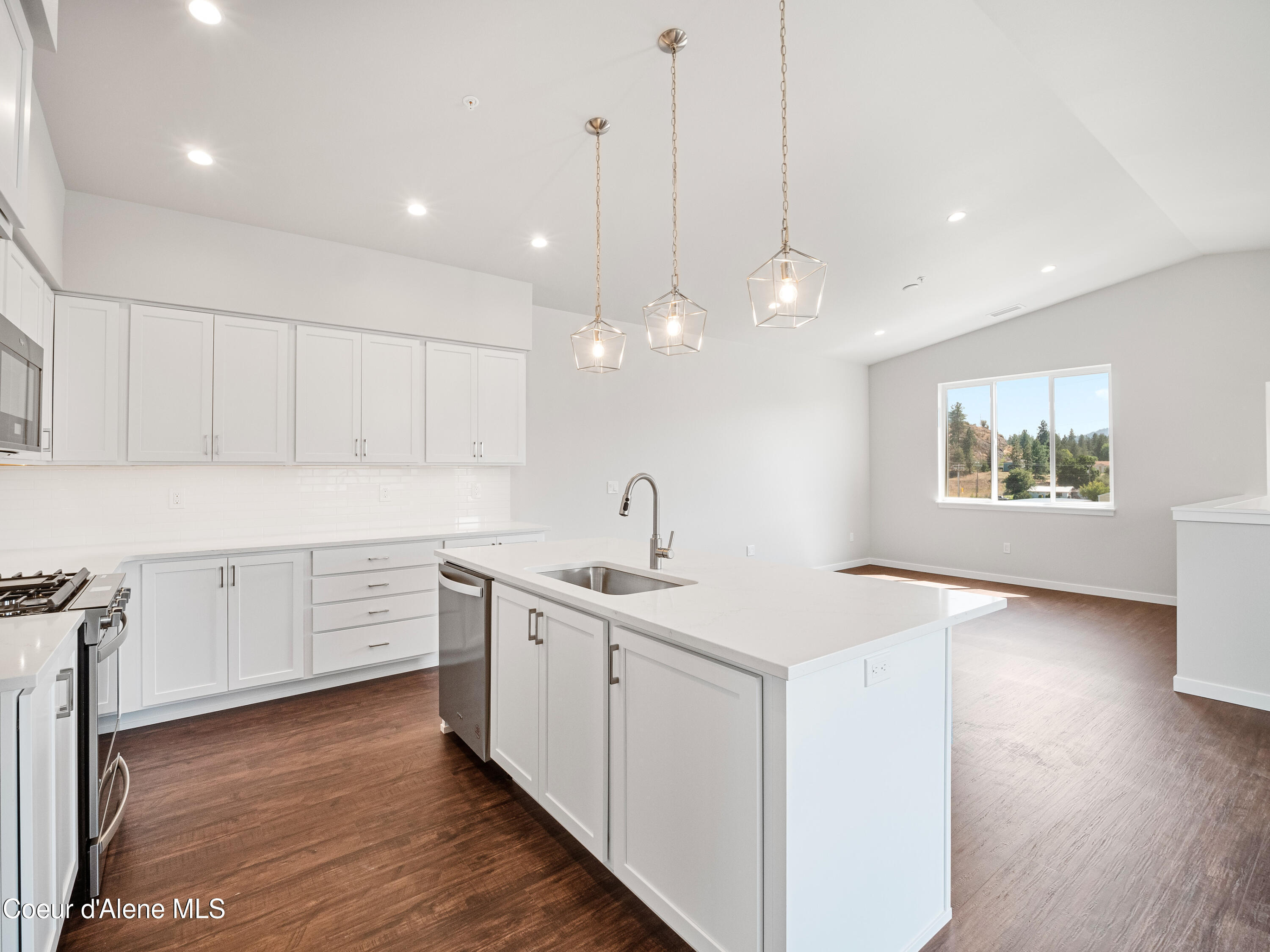 Property Photo: 962 E Railroad Ave ID 83854