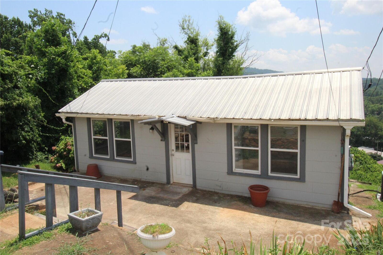 Property Photo: 105 Summit Street NC 28752